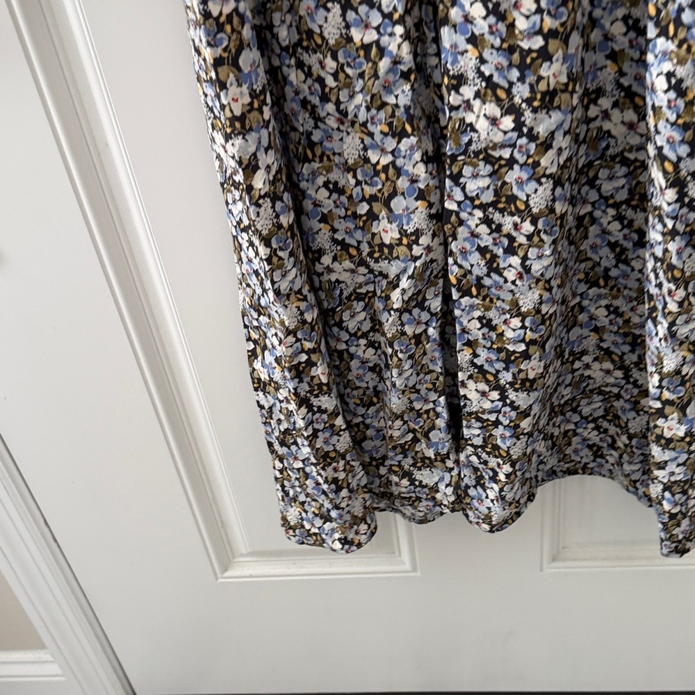 Levi's Multi Floral V‑Neck Button Midi Dress - Picture 6 of 12